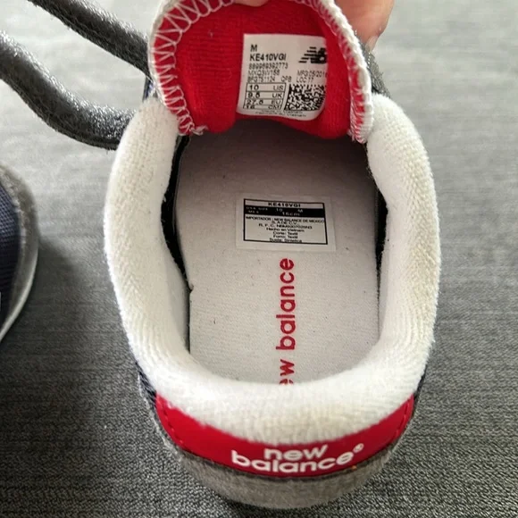 EUC NEW BALANCE 410 Velcro Sneaker - Picture 5 of 9